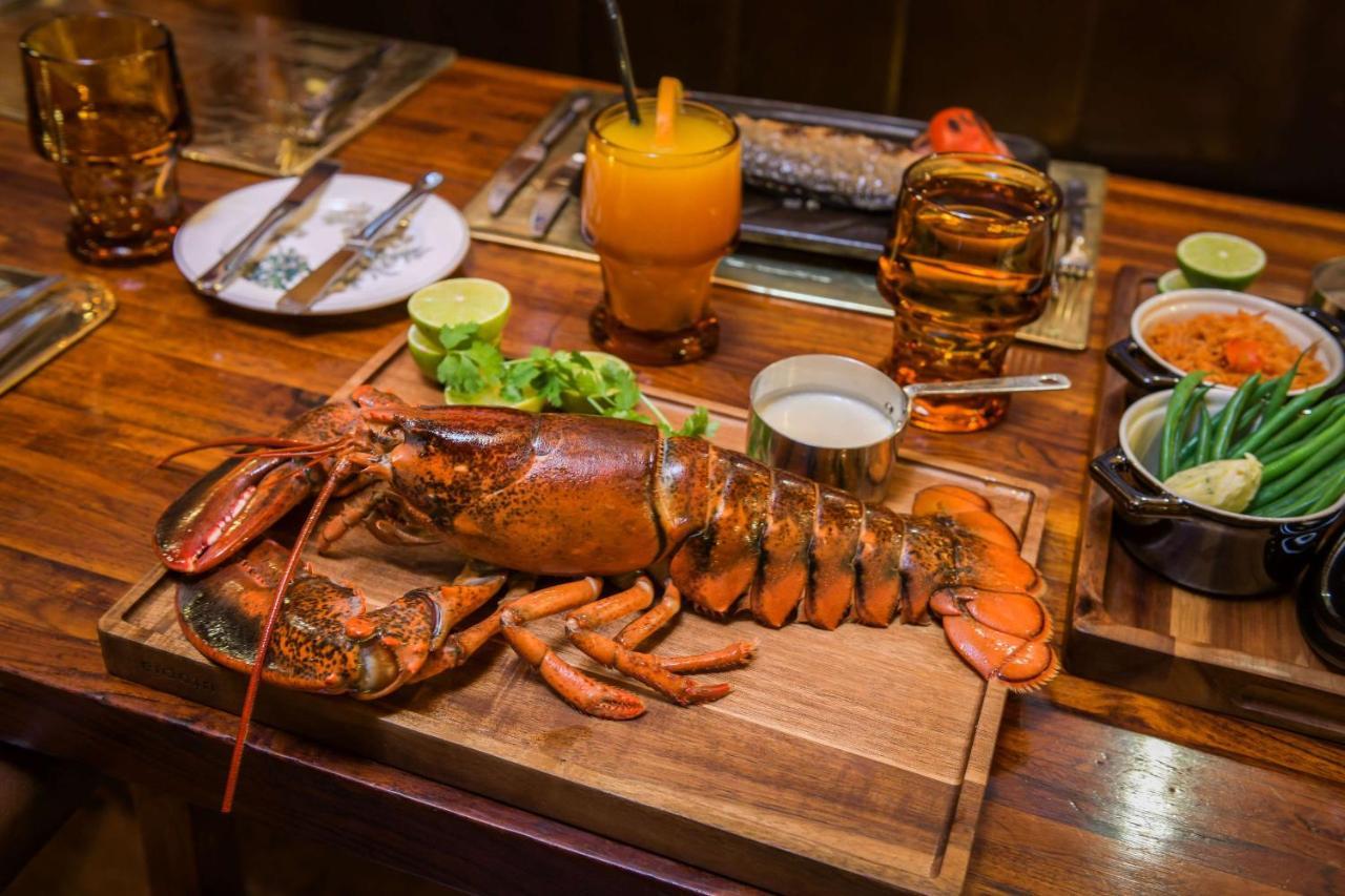 Radisson Blu Hotel, Kuwait Кувейт Екстериор снимка A lobster prepared at the restaurant