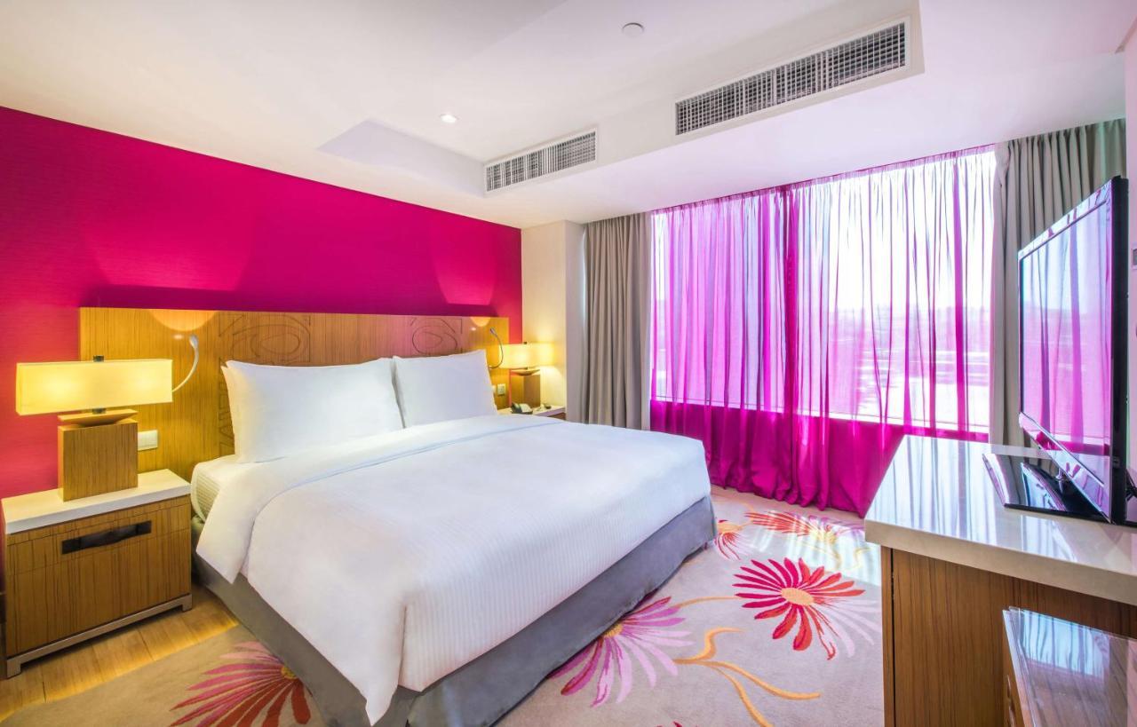 Radisson Blu Hotel, Kuwait Кувейт Екстериор снимка Deluxe Room