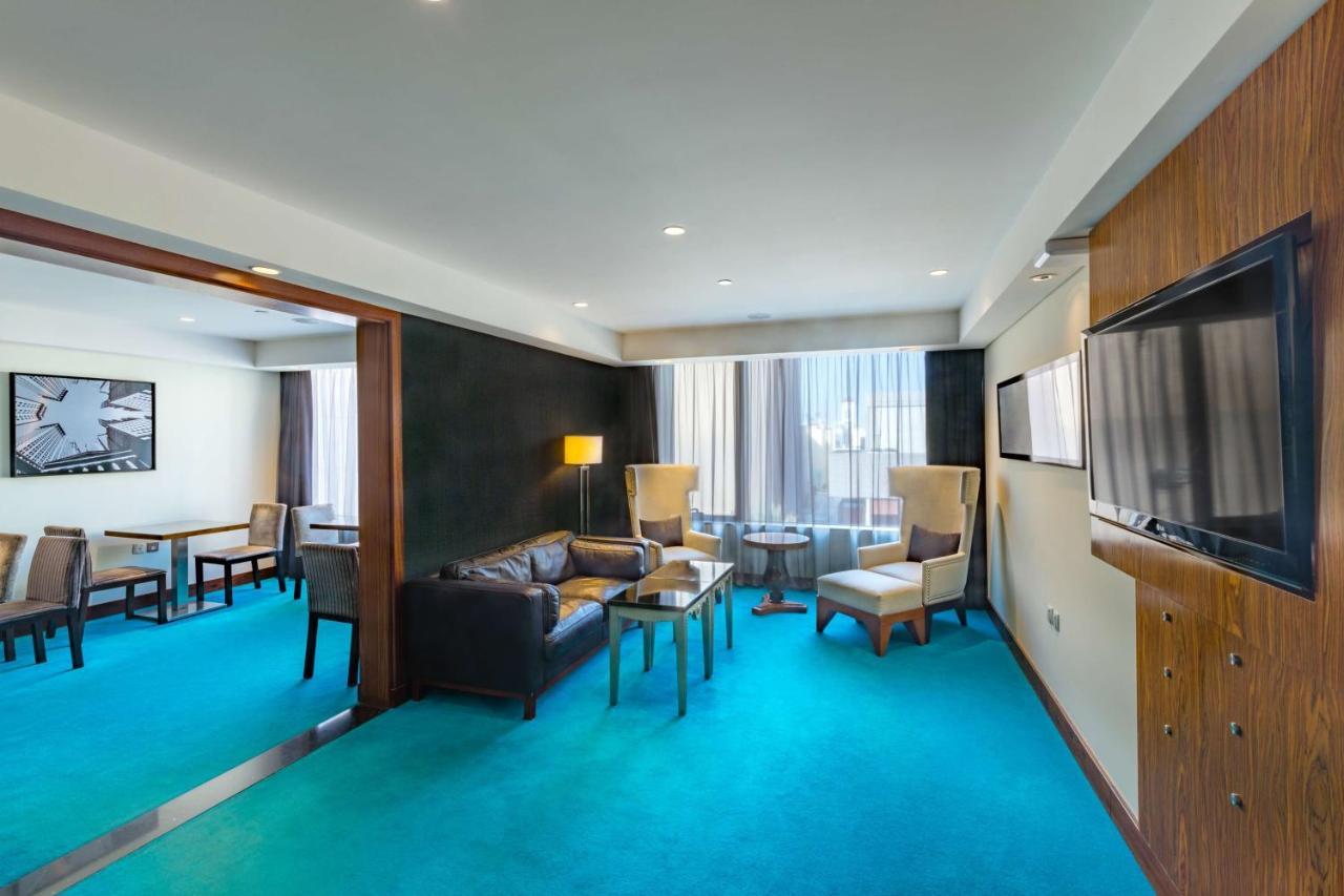 Radisson Blu Hotel, Kuwait Кувейт Екстериор снимка Suite at the hotel