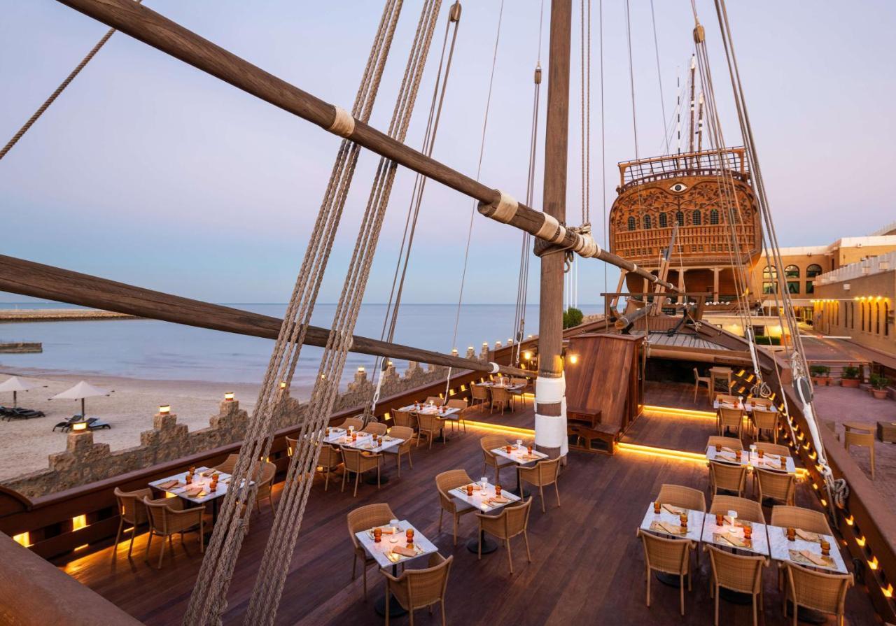 Radisson Blu Hotel, Kuwait Кувейт Екстериор снимка The Deck