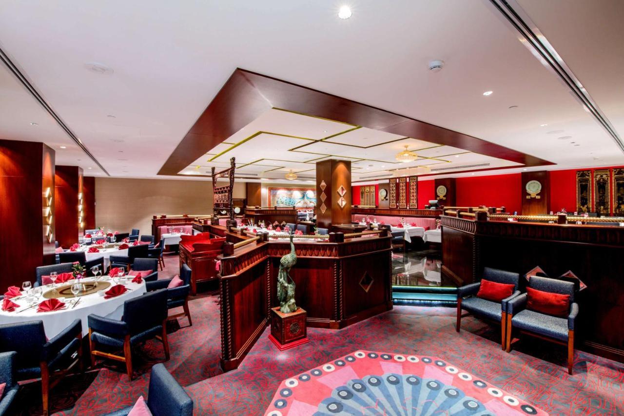 Radisson Blu Hotel, Kuwait Кувейт Екстериор снимка The interior of the restaurant