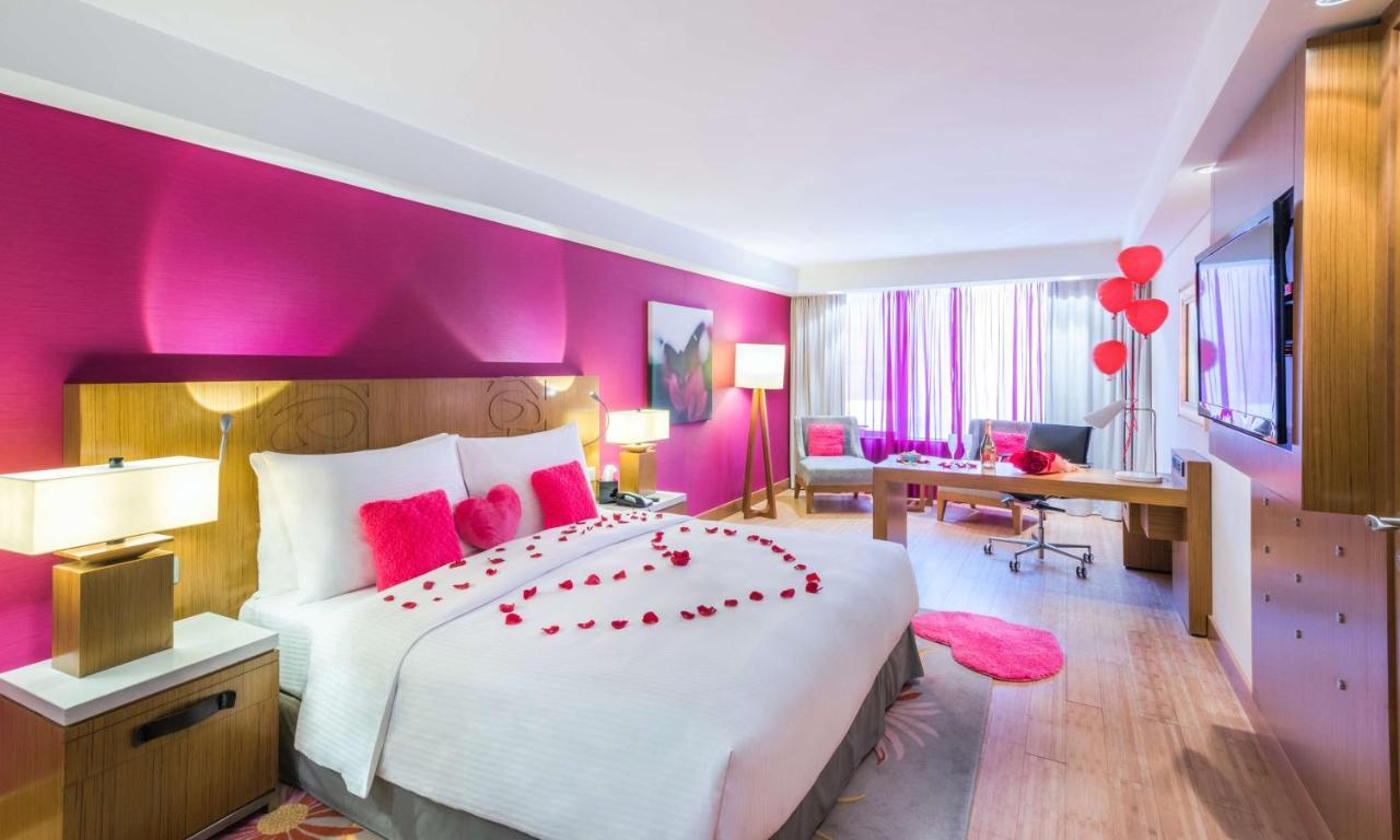 Radisson Blu Hotel, Kuwait Кувейт Екстериор снимка Suite room