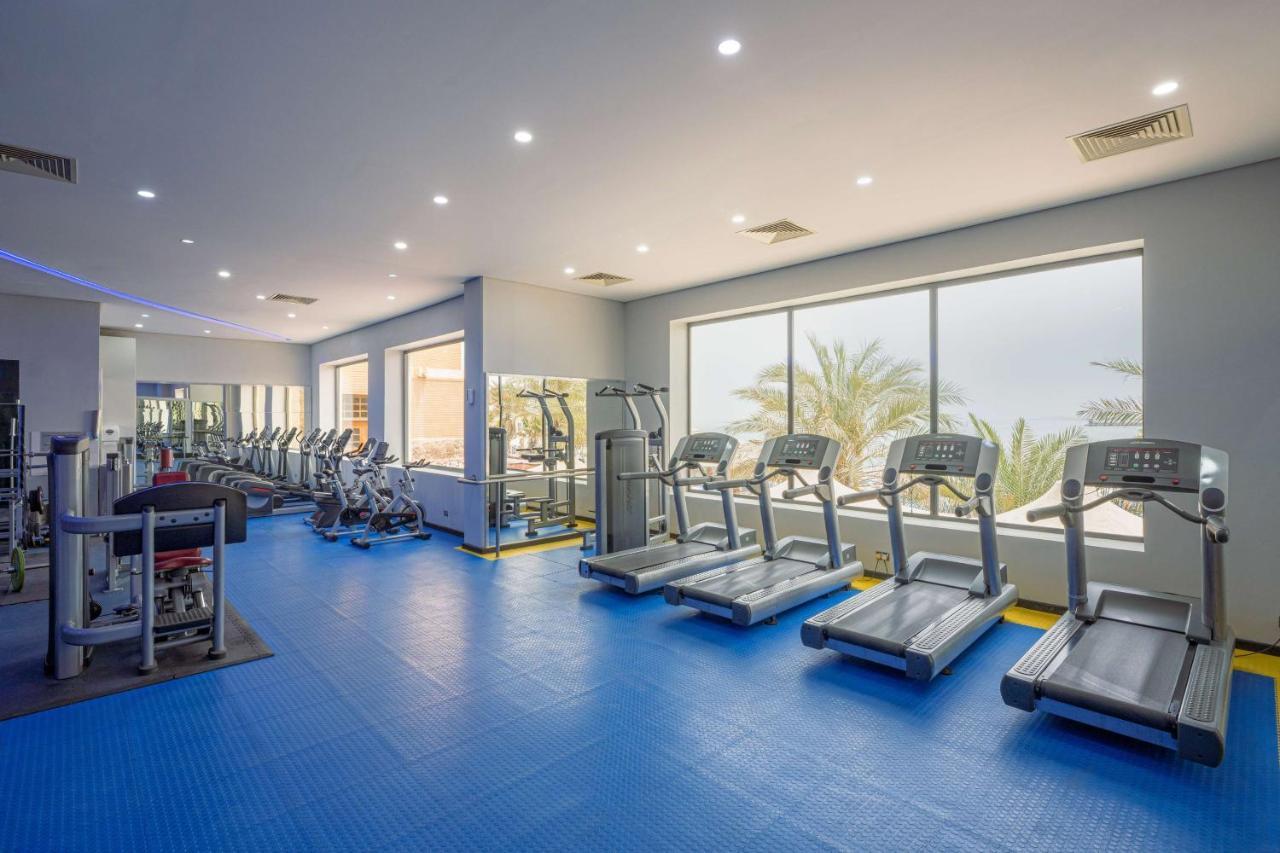Radisson Blu Hotel, Kuwait Кувейт Екстериор снимка The gym at the hotel