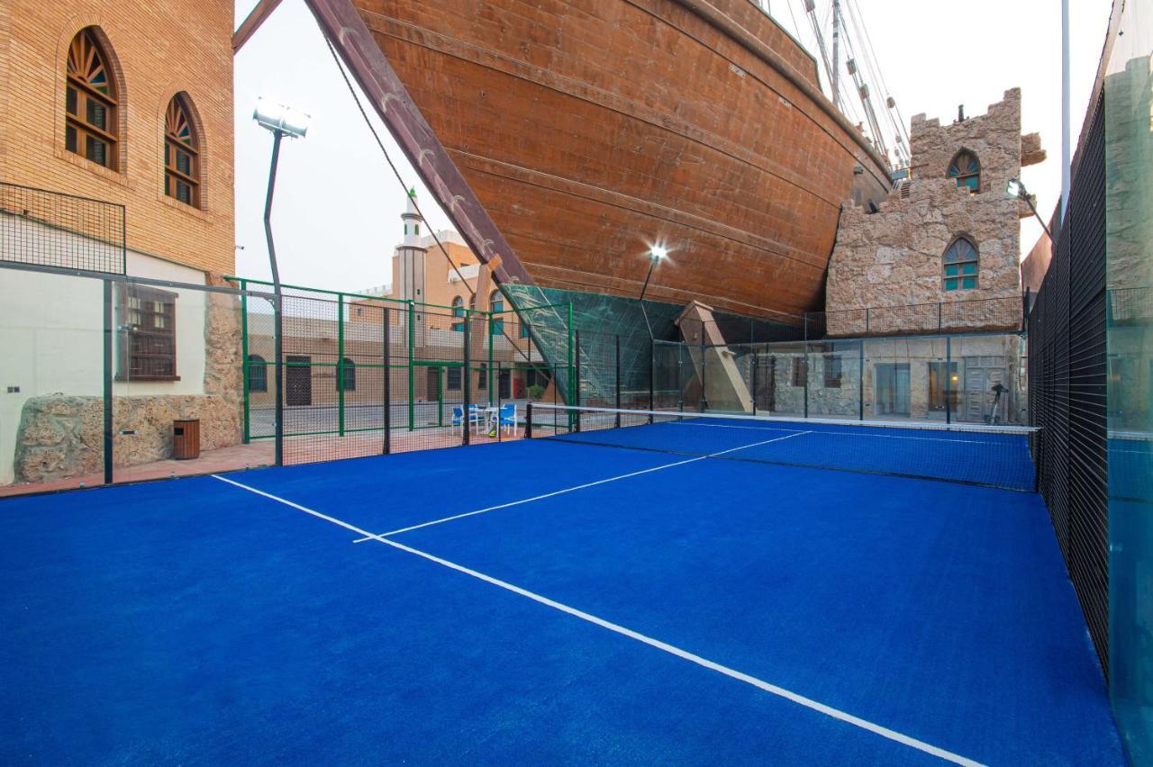 Radisson Blu Hotel, Kuwait Кувейт Екстериор снимка A paddle tennis court in Murcia, Spain